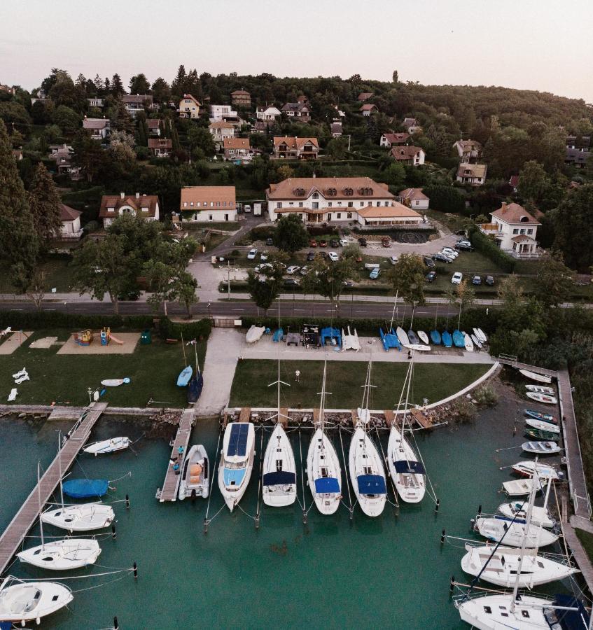 Aquilo Hotel Panorama Тихань Экстерьер фото