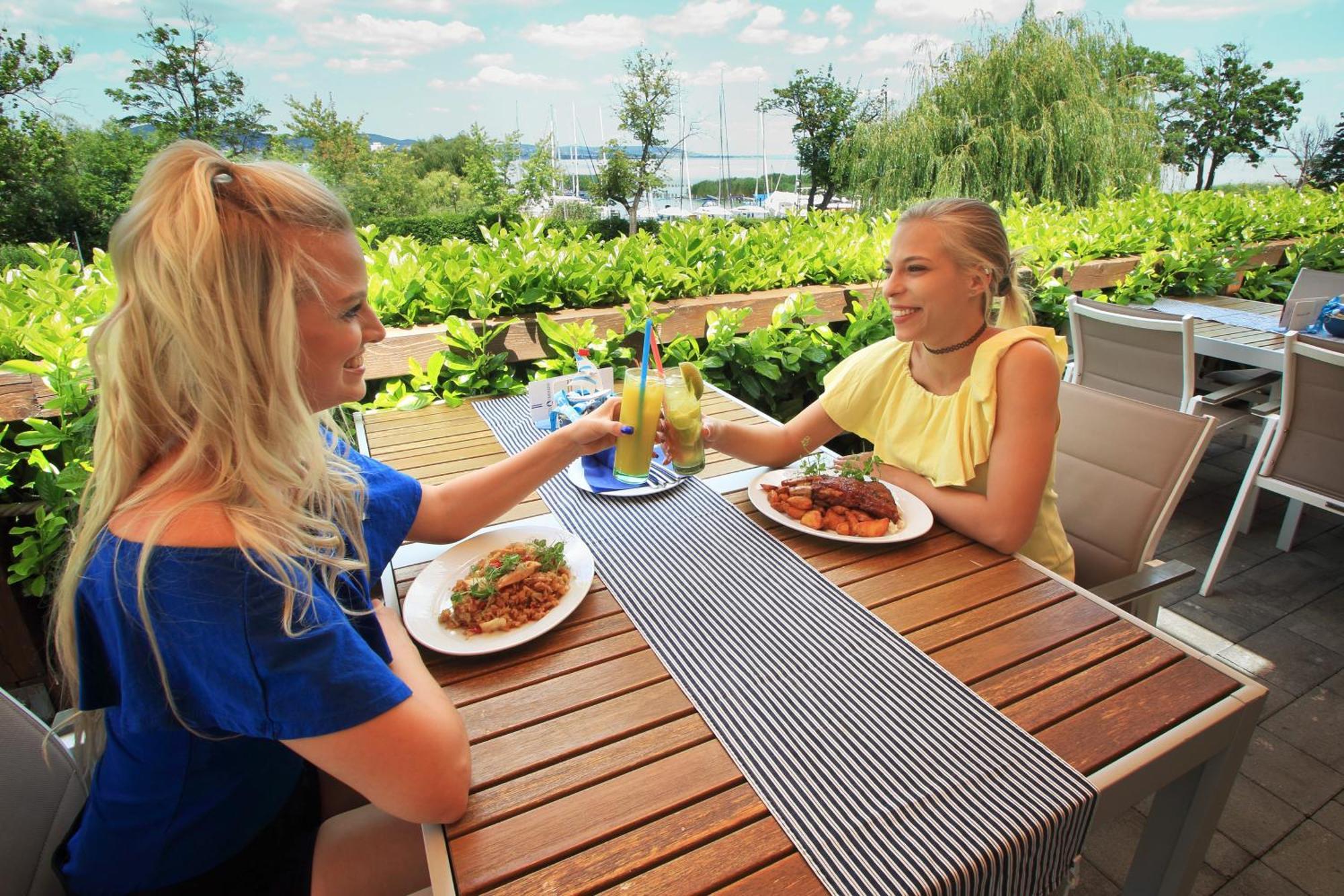 Aquilo Hotel Panorama Тихань Экстерьер фото